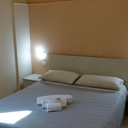 Cairoli Exclusive Rooms & Suite บรินดิซิ ภายนอก รูปภาพ