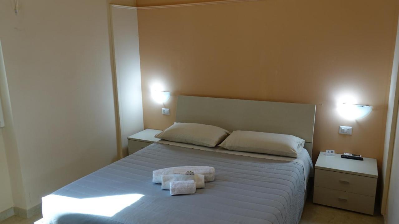 Cairoli Exclusive Rooms & Suite บรินดิซิ ภายนอก รูปภาพ