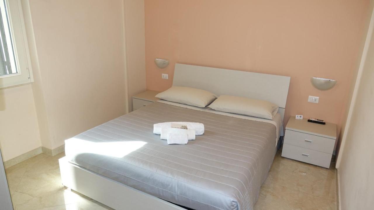 Cairoli Exclusive Rooms & Suite บรินดิซิ ภายนอก รูปภาพ