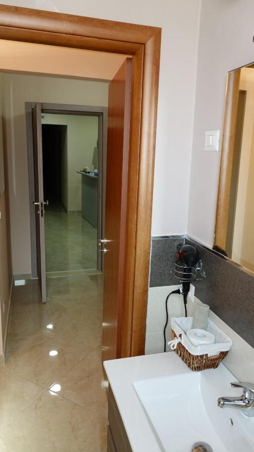 Cairoli Exclusive Rooms & Suite บรินดิซิ ภายนอก รูปภาพ