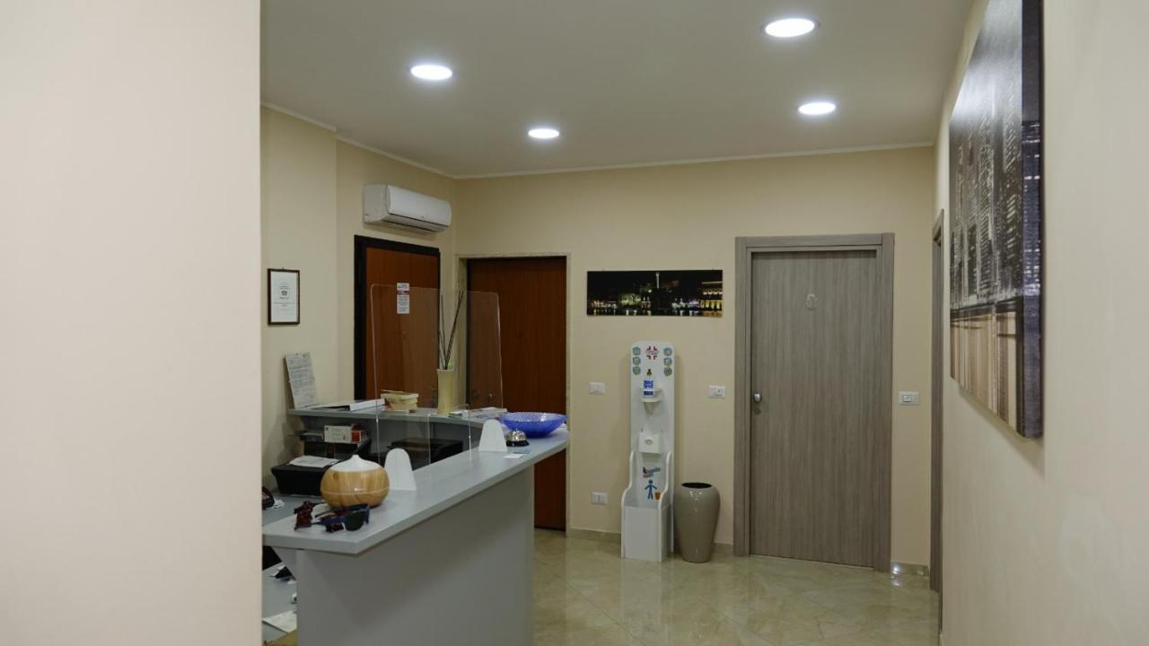 Cairoli Exclusive Rooms & Suite บรินดิซิ ภายนอก รูปภาพ