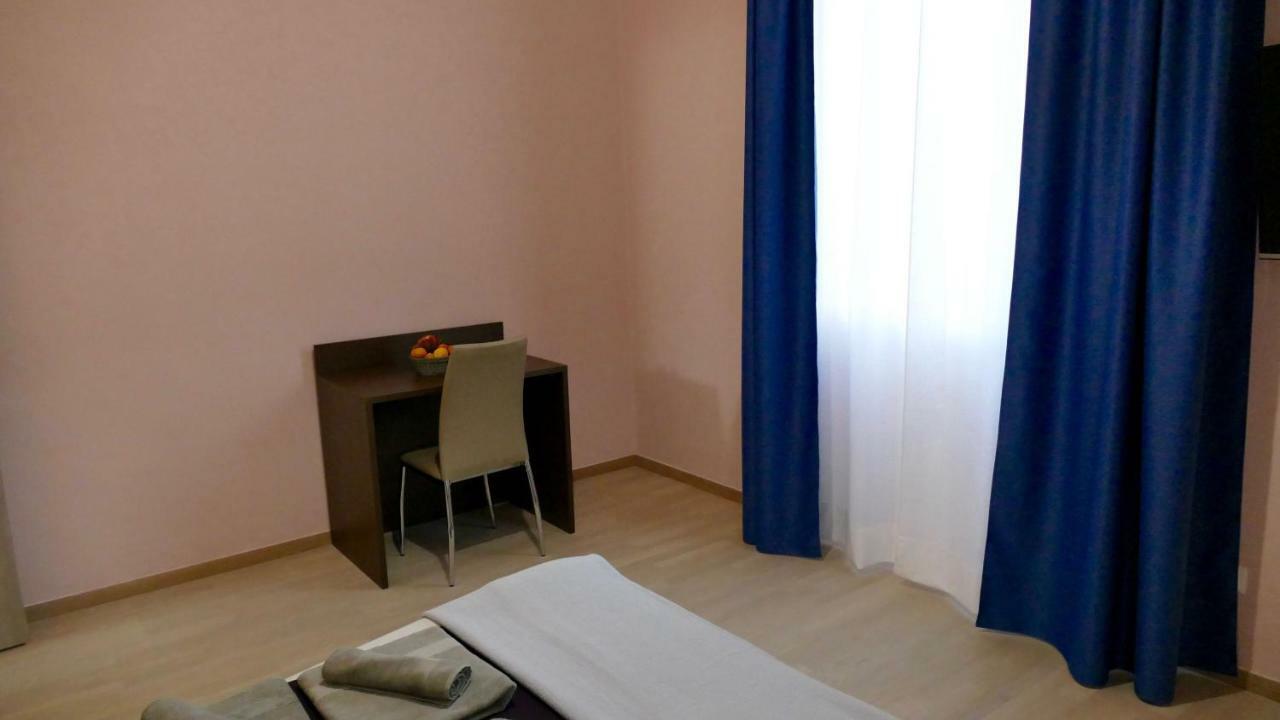 Cairoli Exclusive Rooms & Suite บรินดิซิ ภายนอก รูปภาพ