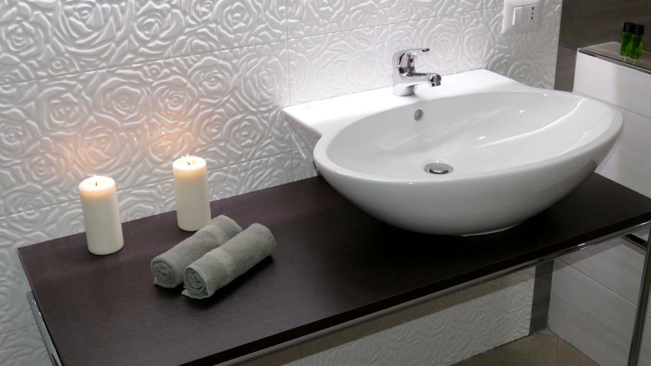 Cairoli Exclusive Rooms & Suite บรินดิซิ ภายนอก รูปภาพ