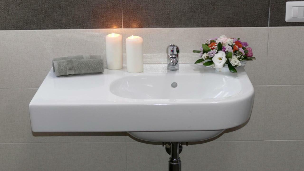 Cairoli Exclusive Rooms & Suite บรินดิซิ ภายนอก รูปภาพ