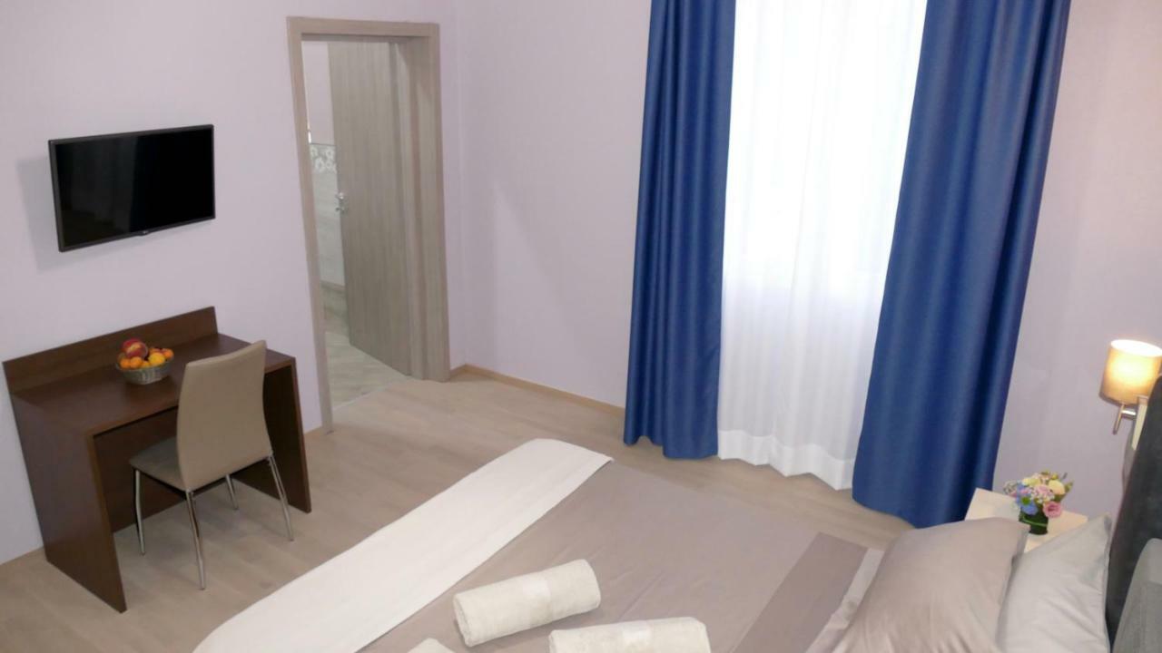 Cairoli Exclusive Rooms & Suite บรินดิซิ ภายนอก รูปภาพ