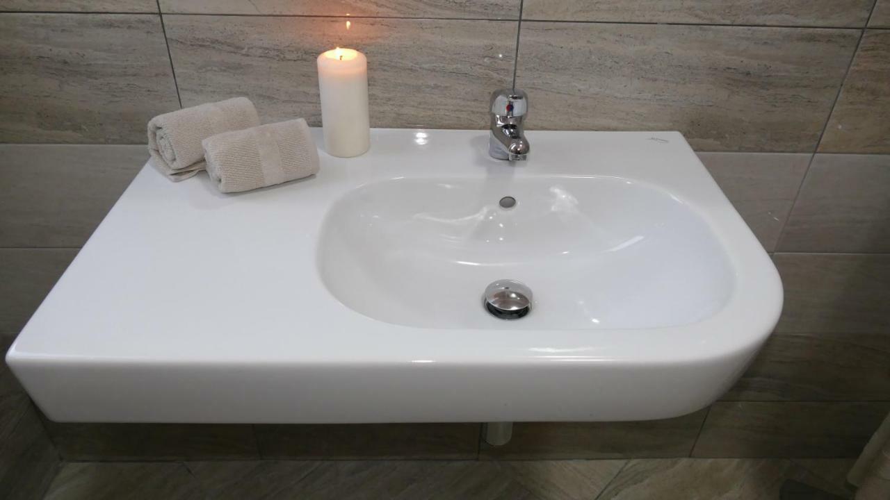 Cairoli Exclusive Rooms & Suite บรินดิซิ ภายนอก รูปภาพ