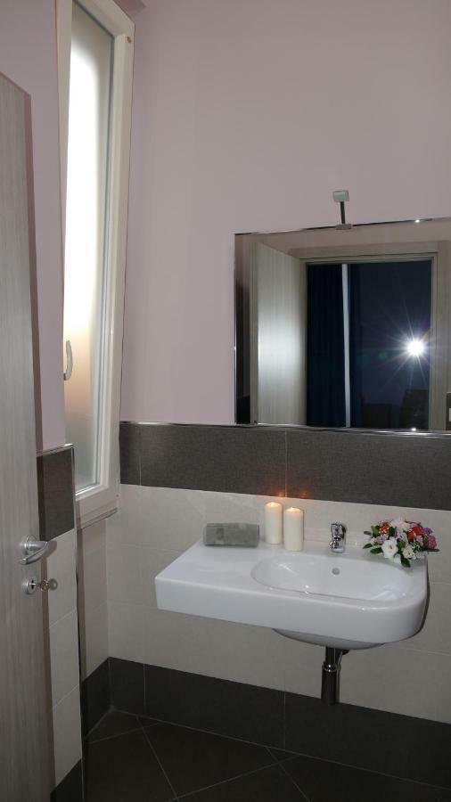 Cairoli Exclusive Rooms & Suite บรินดิซิ ภายนอก รูปภาพ